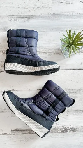 Sorel Out and About Puffy Boots in Navy (8)